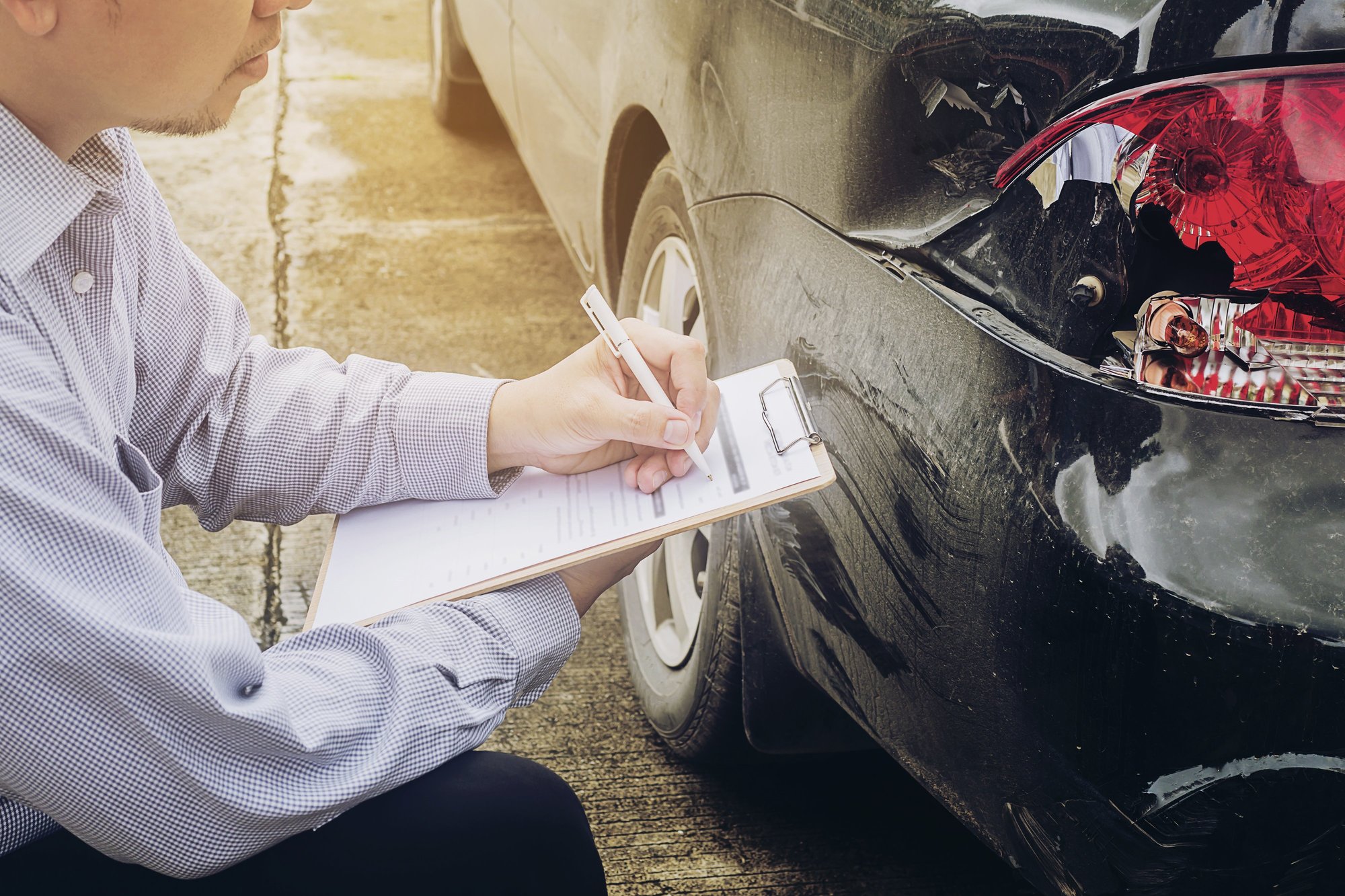 insurance-agent-working-car-accident-claim-process